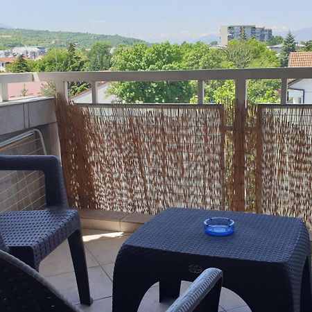 Spectacular Apartment In Skopje, City Mall Area Room photo